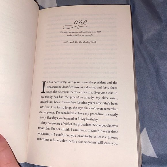 3/20$ Books 📚- Delirium - Picture 5 of 7